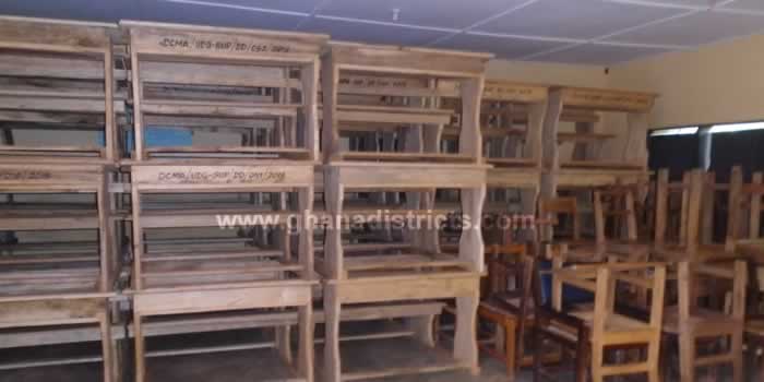 Supply of 375 dual desks to five (5) schools in the Municipality