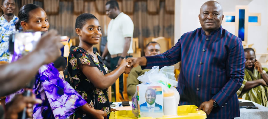 Oda MP Supports Over 1,000 SHS Freshers with Educational Materials and Cash
